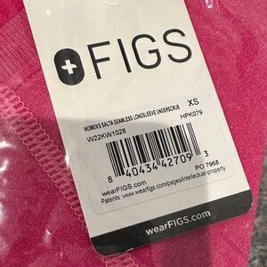 NWT FIGS Salta Underscrub Longsleeve in Pink Ombre
